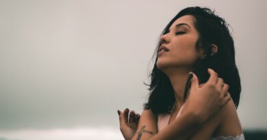 7 Alasan Mengapa Kamu Merasa Tidak Cukup Baik: