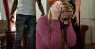 10 Sikap Orang Tua yang Membuatmu Depresi.